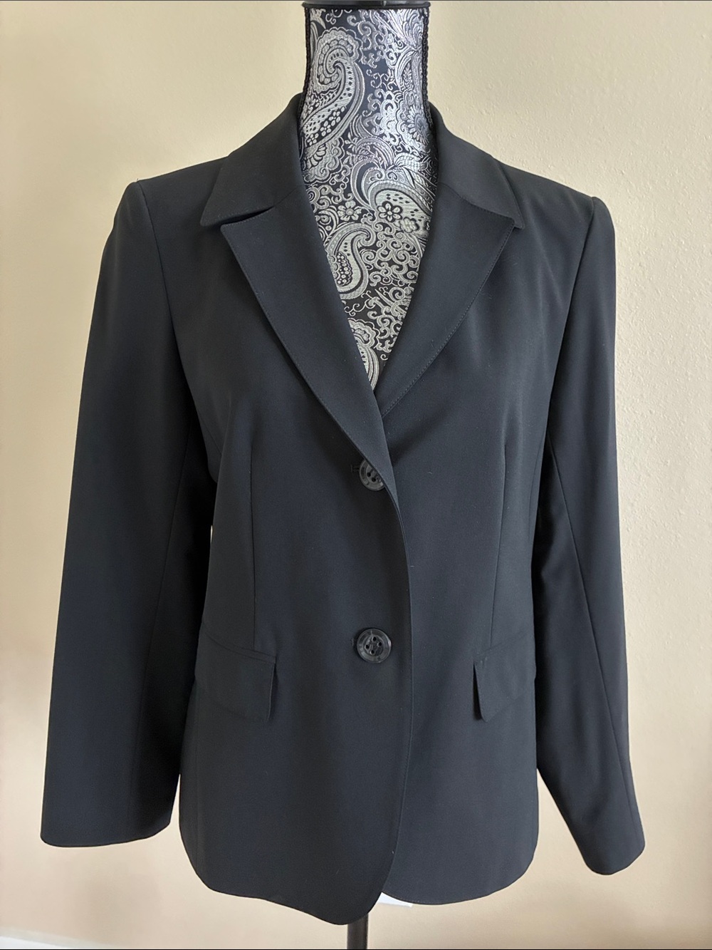 Lafayette 148 New York Black Virgin Wool Tailored Two-Button Blazer Size 8